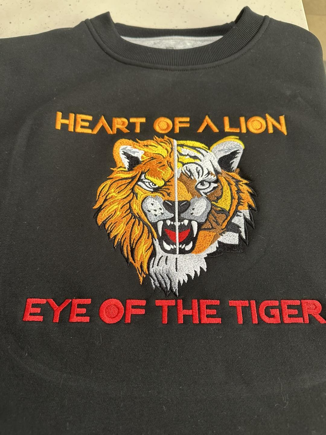 Eye of the tiger embroidered sweatshirt